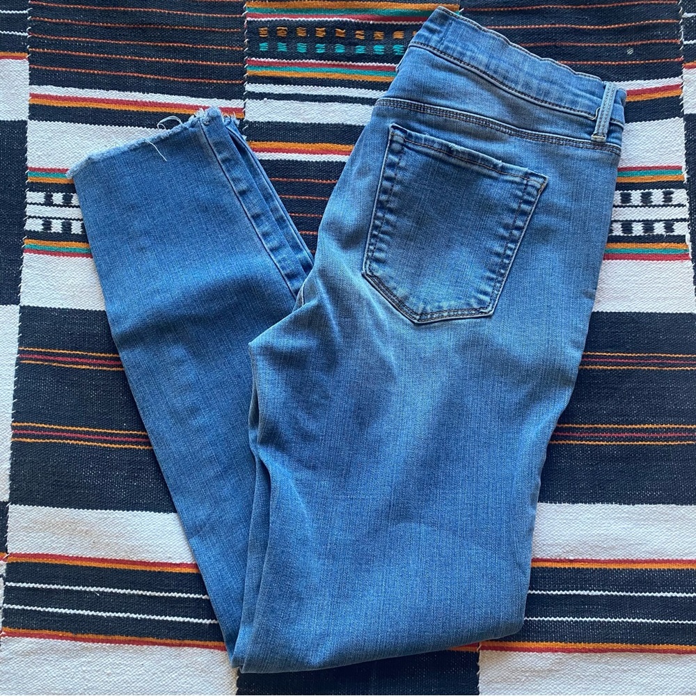 Pacsun skinny distressed Ankle Jeggings. Size 28/26. Great shape! Cotton blend.